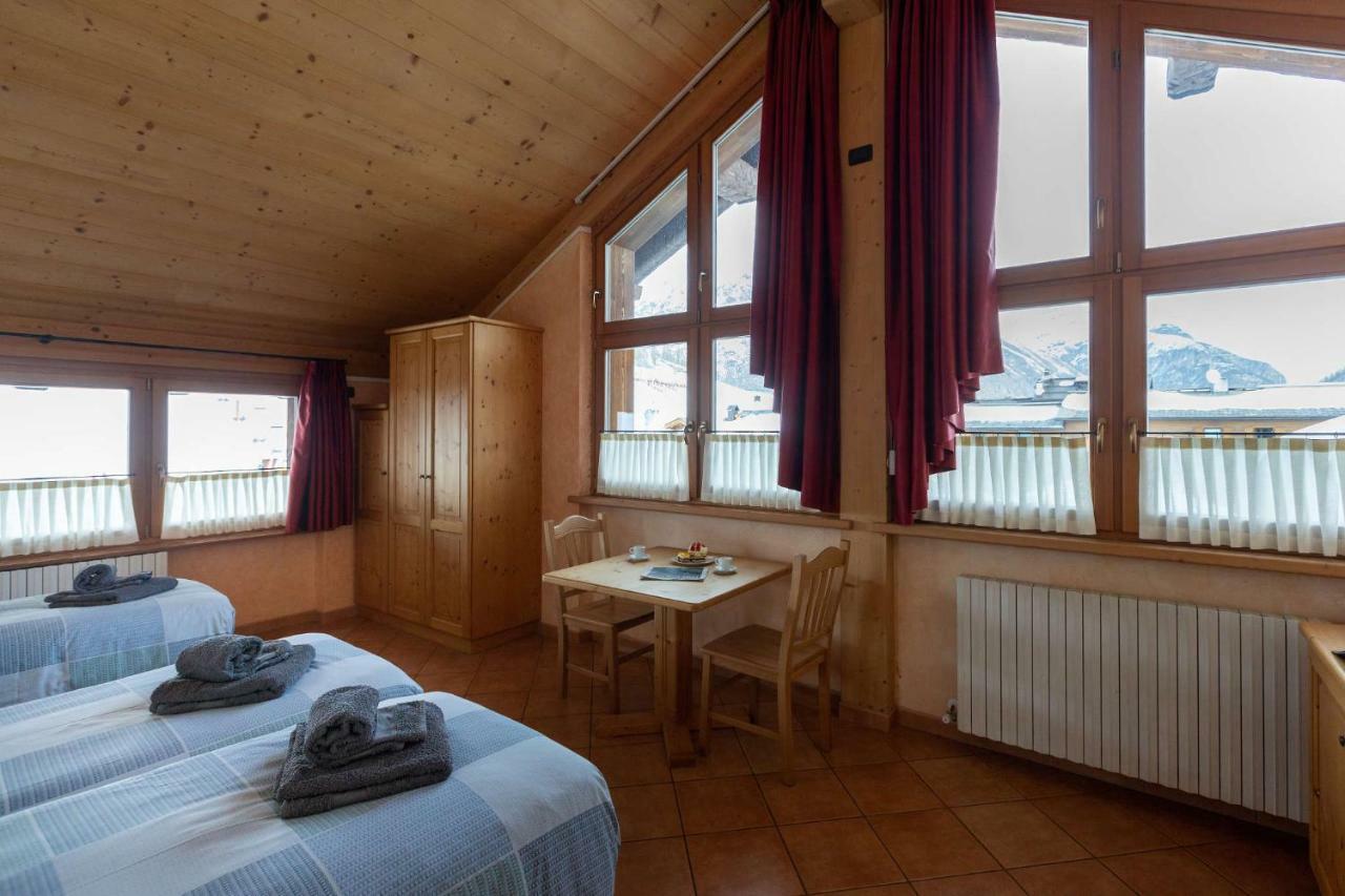 La Grolla Rooms & Apartments Livigno Bagian luar foto